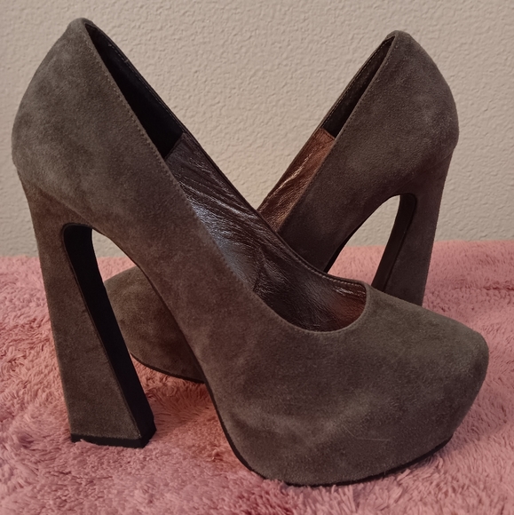 Like NEW Jeffrey Campbell Gray Suede Platform Heels, size 6.5 - Picture 1 of 14